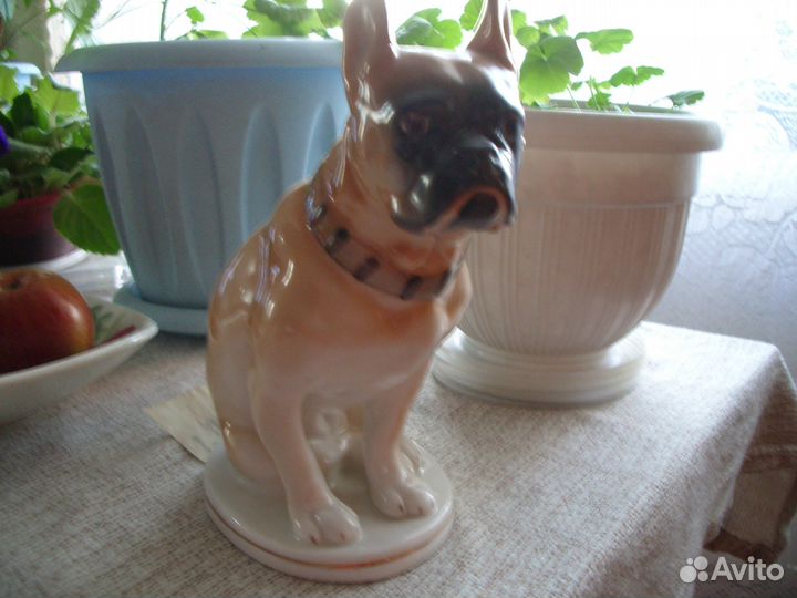 Статуэтка форфор Сабака