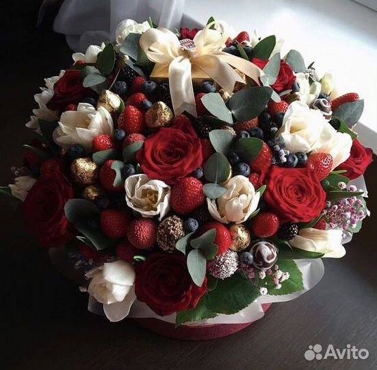 Клубничные букеты в подарок)