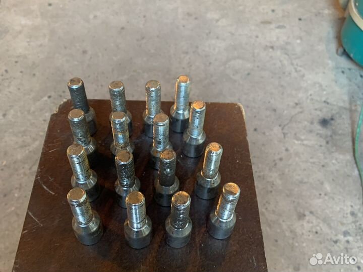 Колесные болты