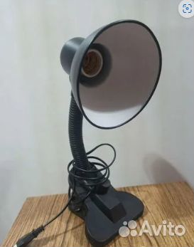 Настольная лампа