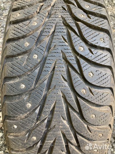 Yokohama IceGuard Stud IG65 215/60 R16 99T