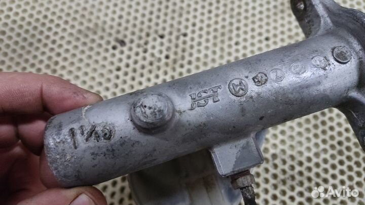 Главный тормозной цилиндр Mitsubishi Galant 8