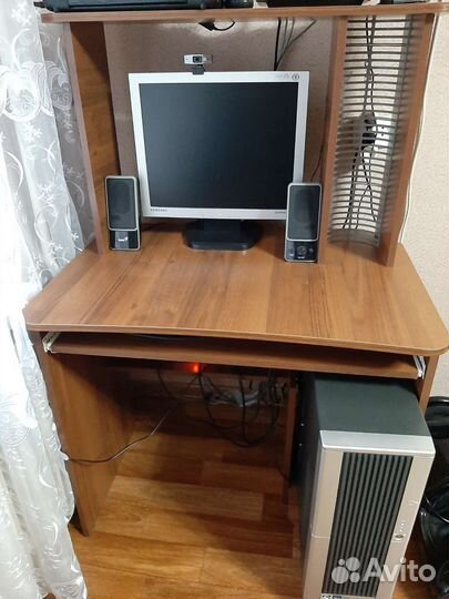 Компьютерный стол