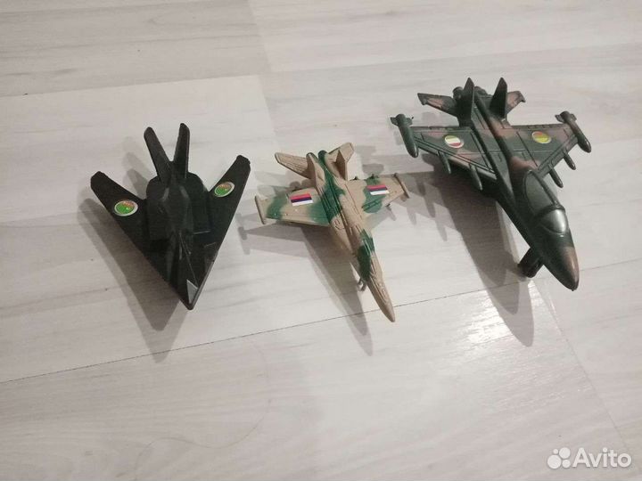 Модель солдитка, танков, самолётов, вертолётов