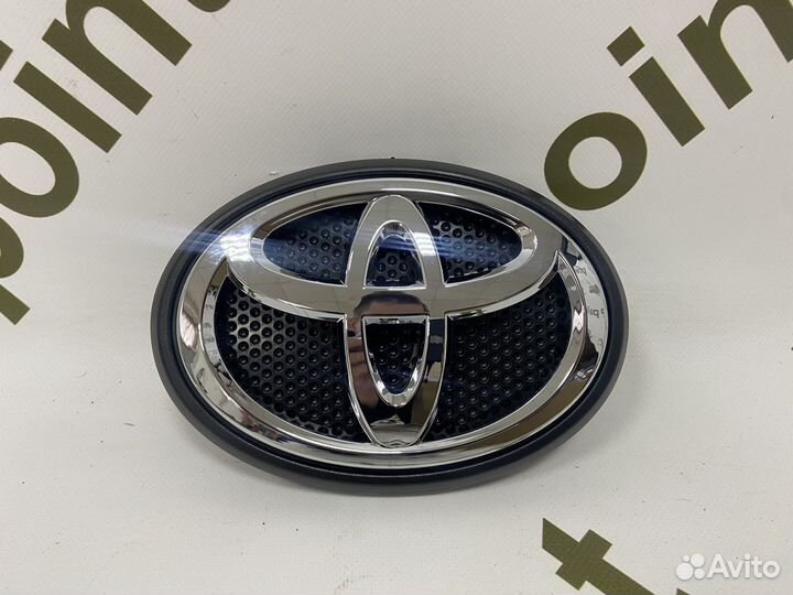 Эмблема решетки радиатора Toyota Land Cruiser Prad