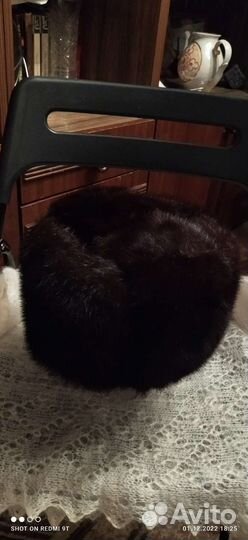 Мужская шапка и женская