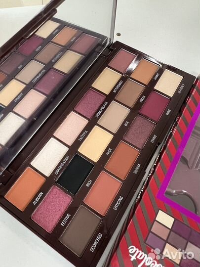 Revolution палетка теней шоколад