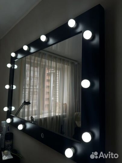 Гримерное зеркало с лампочками