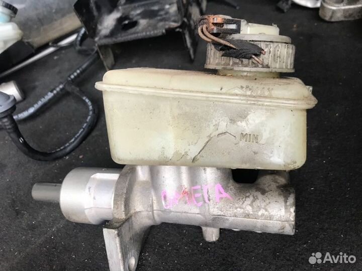 Главный тормозной цилиндр Opel Omega