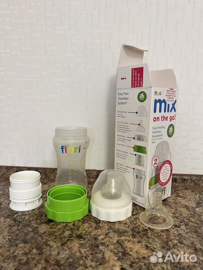 Бутылочка с отсеком для смеси Flori