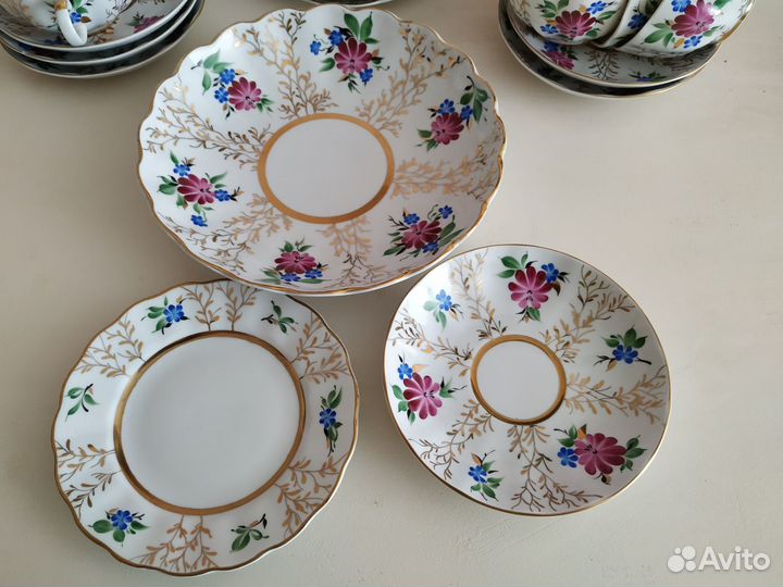 Фарфоровый чайный сервиз