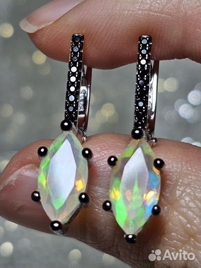 Бронь Серебряные серьги с опалами и шпинелью