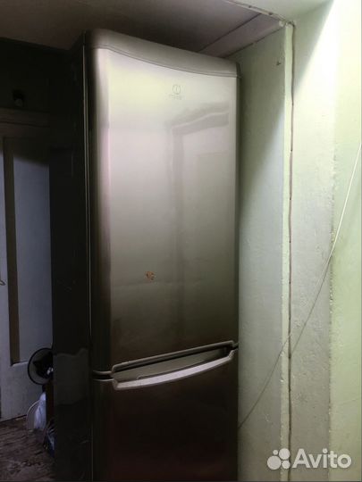 Холодильник indesit nbha20NX