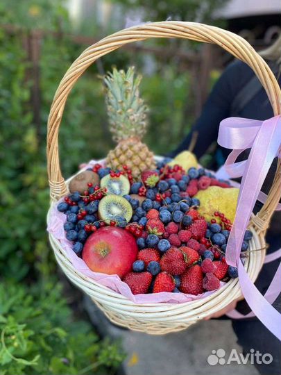 Корзина с фруктами, вкусный подарок