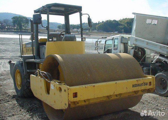 В разборе Коматсу Komatsu катки