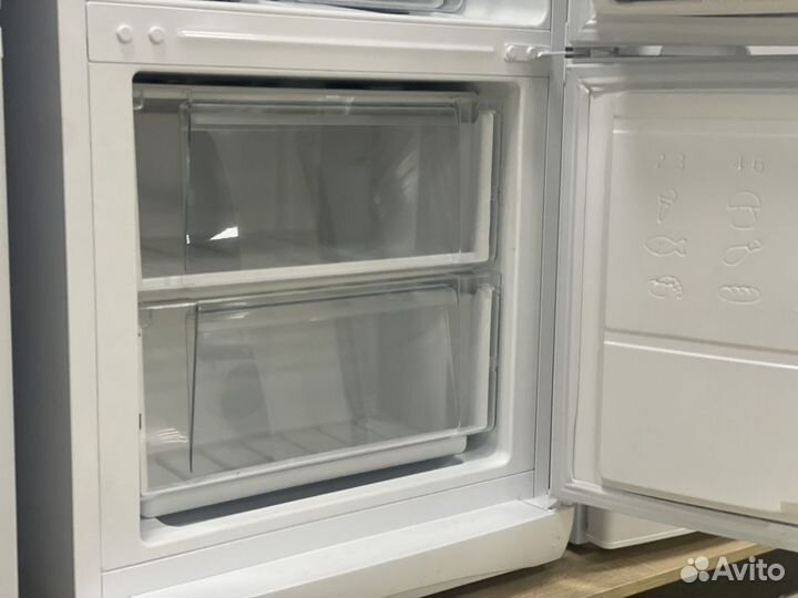 Двухкамерный холодильник - Stinol (150см)