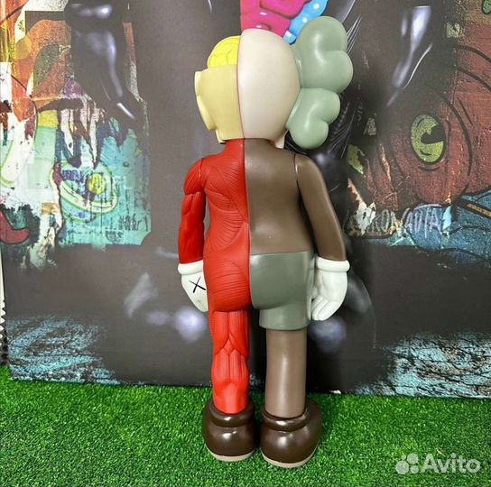 Фигурка Kaws красная