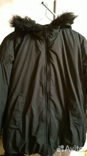 Куртка черная на молнии с капюшоном