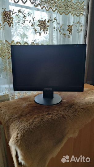 Монитор Samsung
