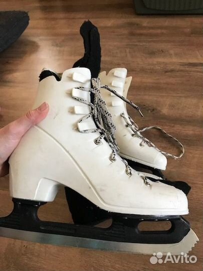 Коньки фигурные женские, 36-37 размер