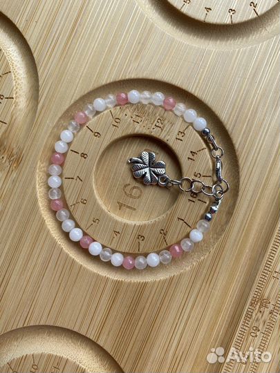 Браслет из натурального розового и белого кварца