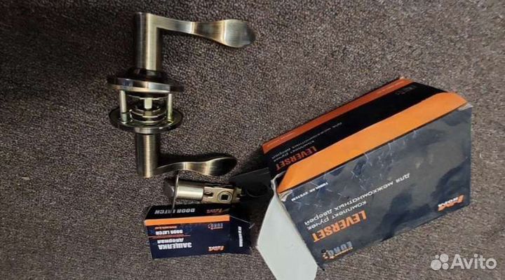 Дверная ручка, новая