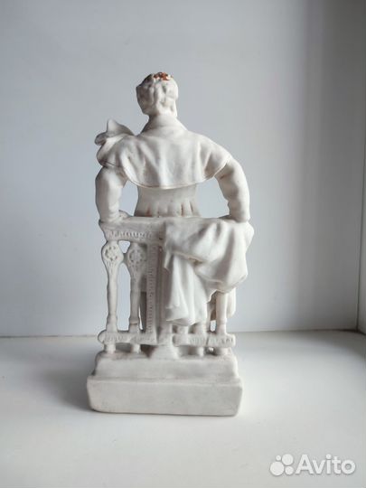 Статуэтка фарфор. 