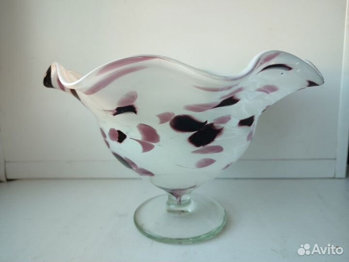 Ваза на ножке,конфетница сульфидное цветное стекло