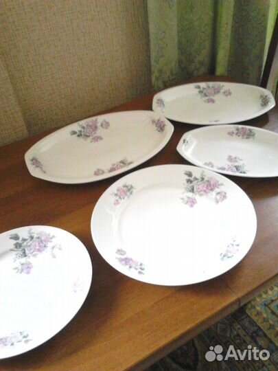 Набор блюд из фарфора