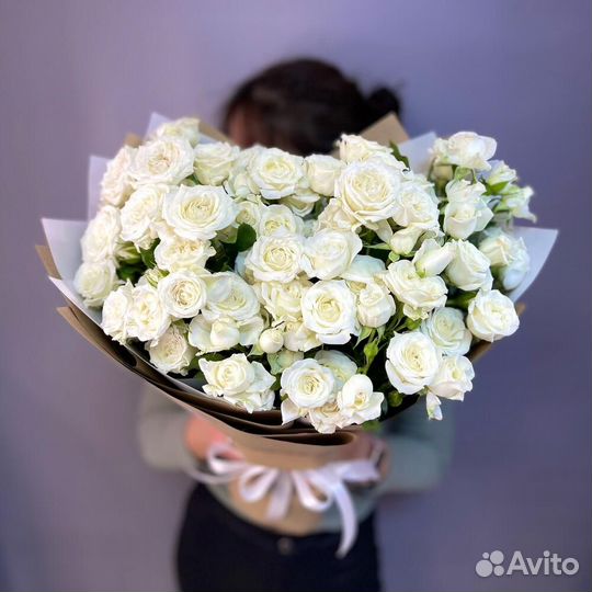 Букеты из кустовых роз с оптового склада