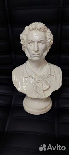 Статуэтка бюст А. С. Пушкин
