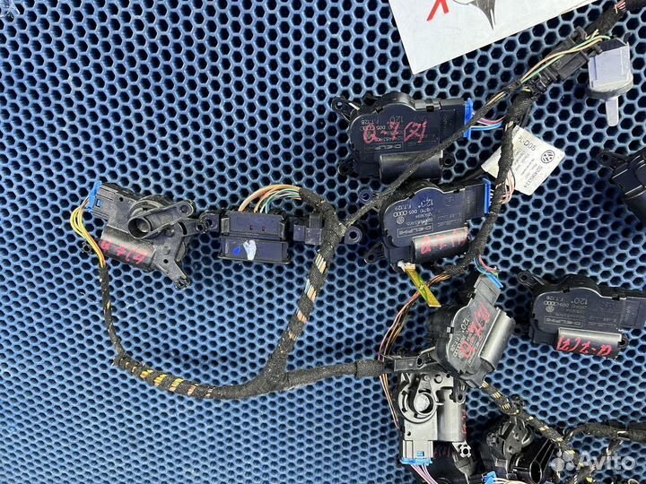 Привод моторчик заслонки печки Audi Q7 Touareg VAG