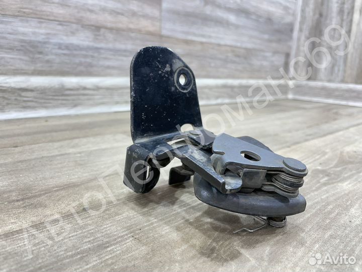 Замок капота Mercedes C w203 (2000-2008)