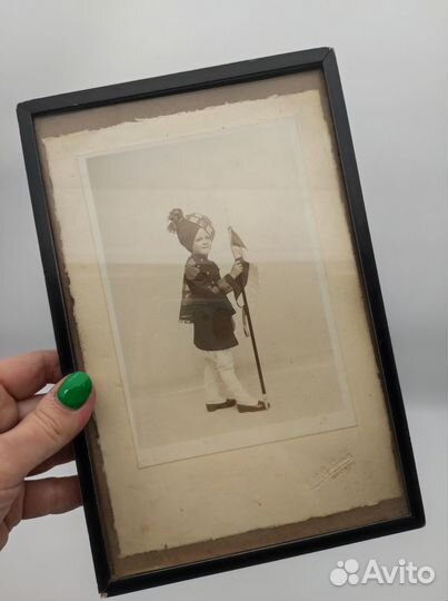 Антикварная рама с фото Мальчик в костюме размер