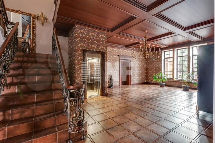 Дом 1000 м² на участке 15 сот.