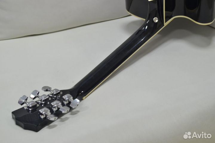 Акустическая гитара