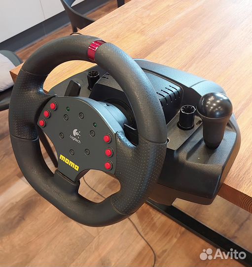 Руль Logitech momo racing с обратной связью
