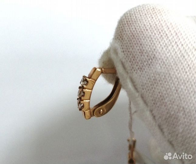 Серьги с синтетическим камнем Золото