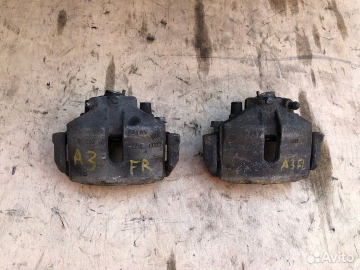 Суппорт тормозной Audi A3 8P Volkswagen Golf 5