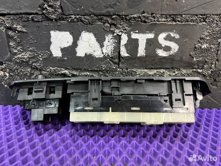 Блок управления стеклами передний правый Nissan