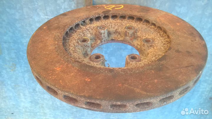 Тормозной диск передний на Mitsibishi Delica P25W