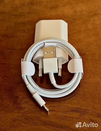 Зарядка на iPhone 5W новая