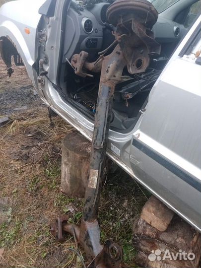 Задняя балка Ford Fusion