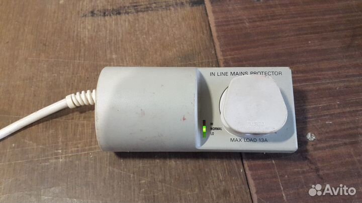 Зашитное устройство от перепадов напряжения
