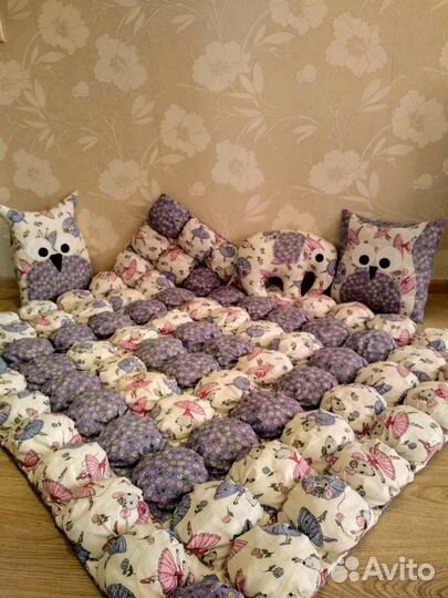 Одеяла-бонбоны с игрушками-подушками