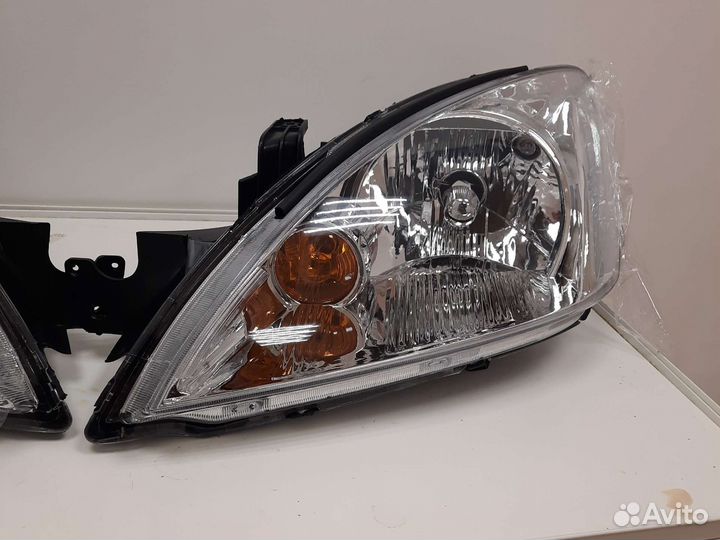 Левая фара Mitsubishi lancer 9