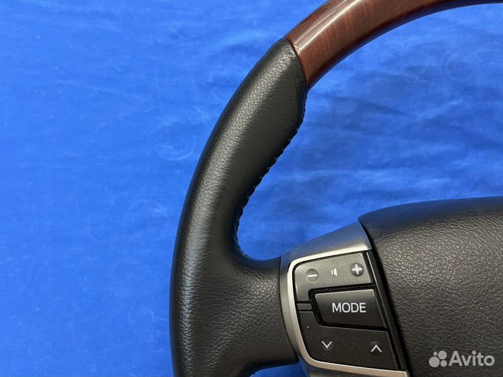 Оригинальный руль с косточкой Toyota Mark X 130