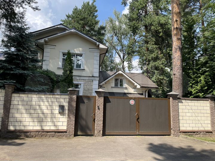 Дом 400 м² на участке 11 сот.