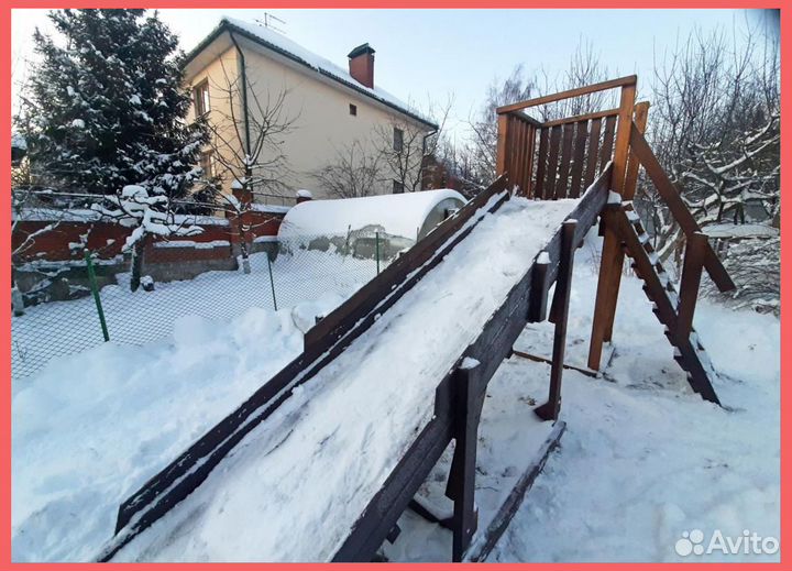 Зимняя деревянная заливная горка