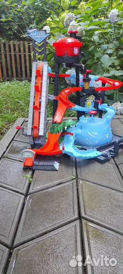 Hot wheels автомойка с крокодилом